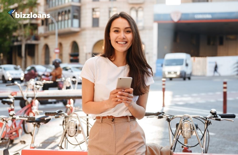 10-top-mobile-payment-apps-in-2021 smiling beautiful woman paying with smartphone